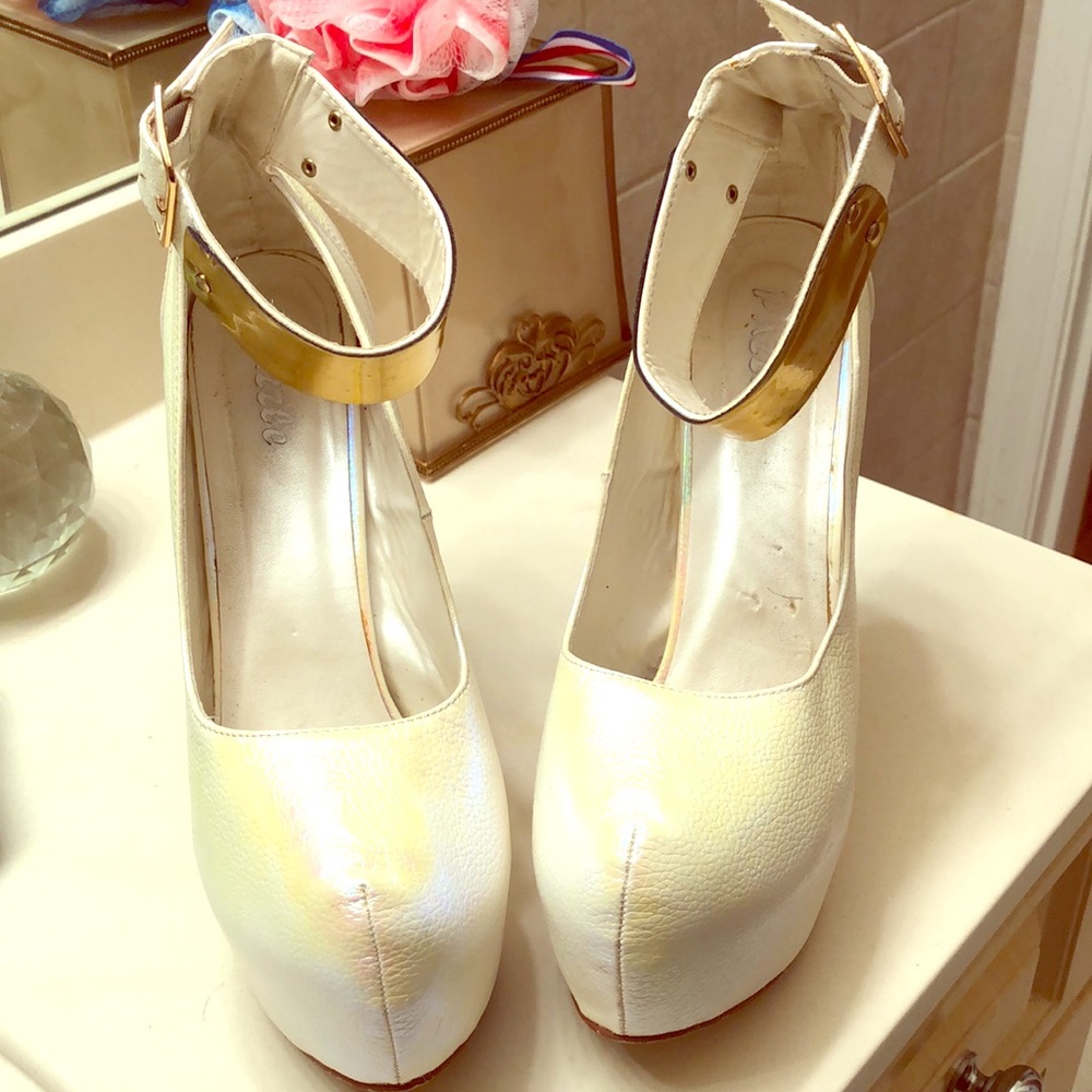 White sparkling high heels gold strap buckle!👠🔥